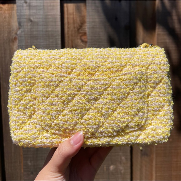 SOLD Chanel 21P Tweed Mini Flap Bag - Picture 2 of 10